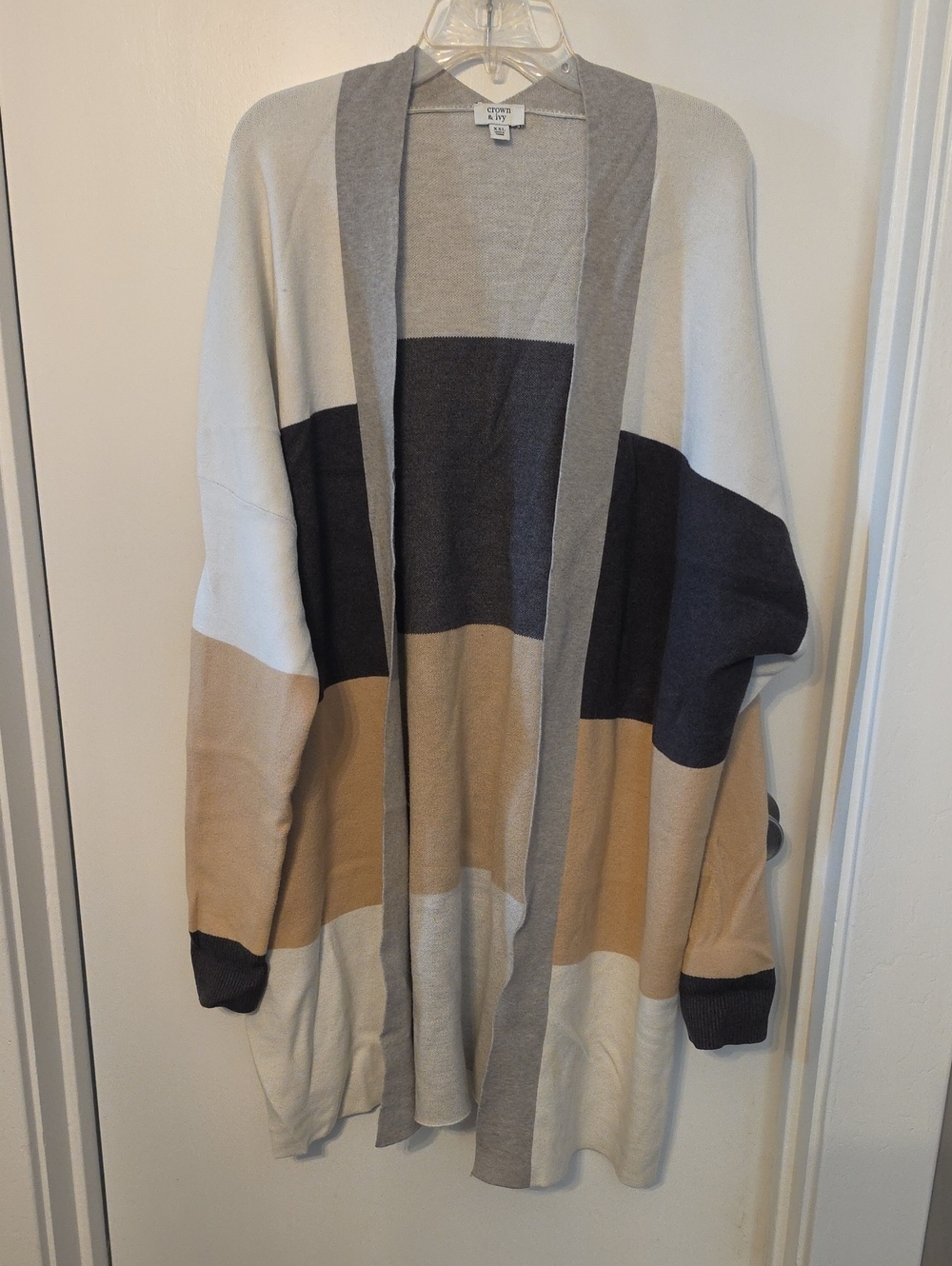 crown & ivy Cream, Tan, Gray & Black Colorblock Open-Front Cardigan